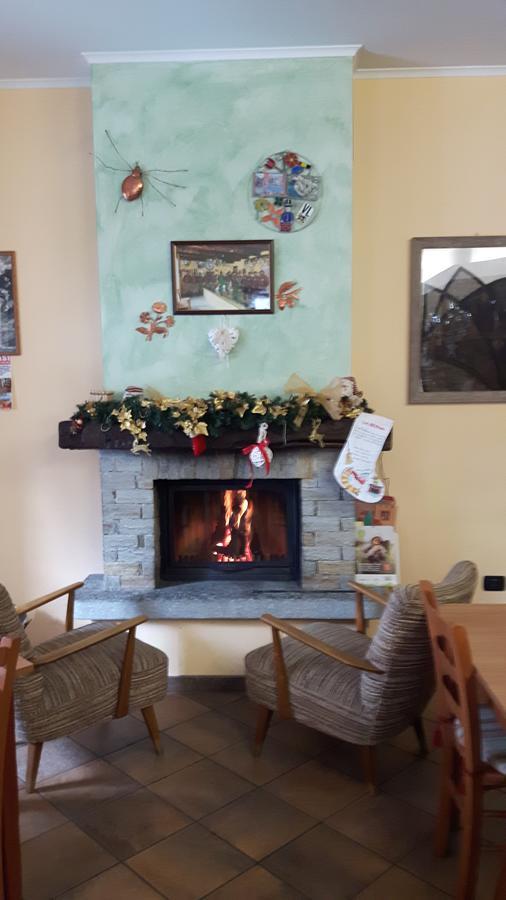 Trattoria Bar Pace Hotel Re Bagian luar foto