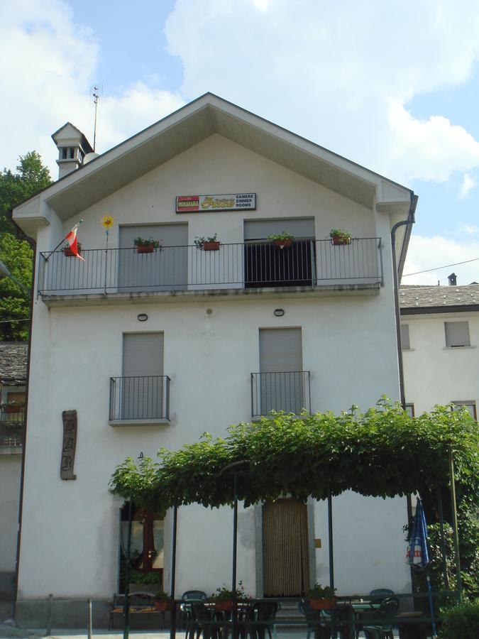 Trattoria Bar Pace Hotel Re Bagian luar foto