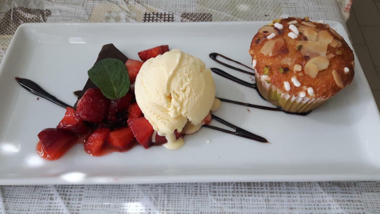 Trattoria Bar Pace Hotel Re Bagian luar foto