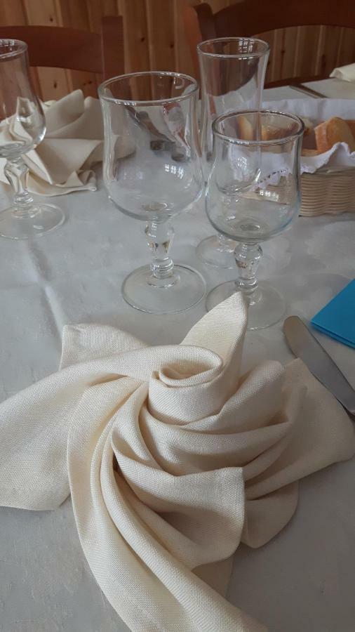 Trattoria Bar Pace Hotel Re Bagian luar foto