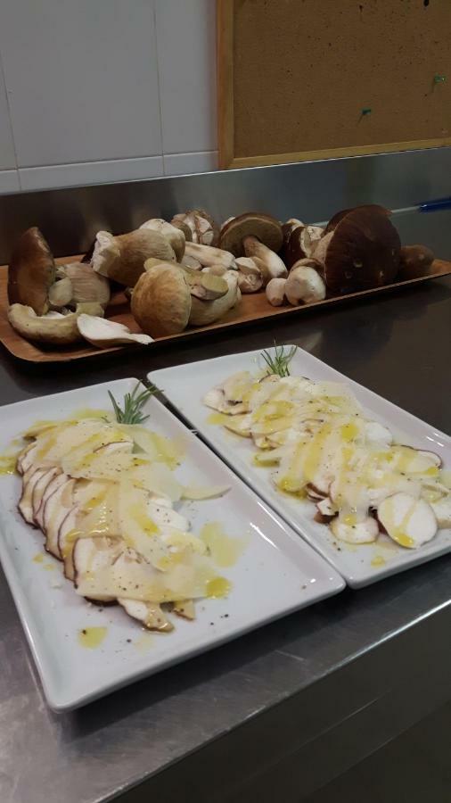 Trattoria Bar Pace Hotel Re Bagian luar foto